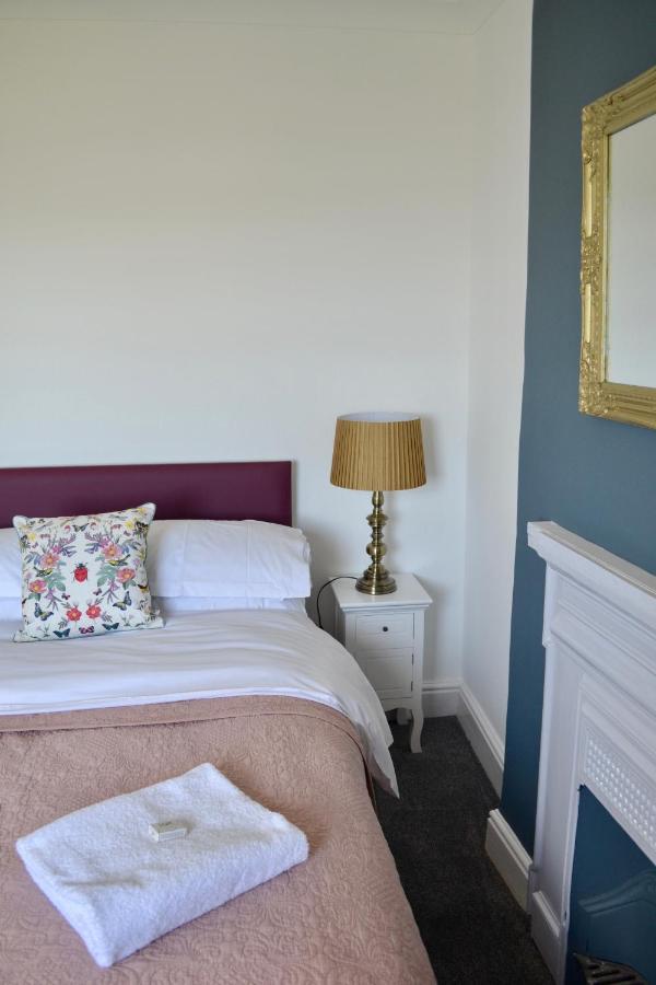 The Nags Head Hotel Lyme Regis Eksteriør billede