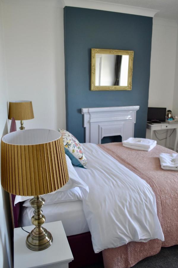 The Nags Head Hotel Lyme Regis Eksteriør billede